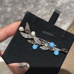 เข็มกลัดแฟชั่นสไตล์พระราชวังย้อนยุค น่ารักและเซ็กซี่ สำหรับเสื้อแจ็คเก็ตกันลมและเสื้อสเวตเตอร์ พร้อมดอกไม้ประดับหน้าอก - Product Image 1