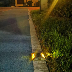 Nhà máy trực tiếp LED Cat Eye năng lượng mặt trời Road Studs dấu hiệu giao thông an toàn Đèn cảnh báo phản quang PC nhôm đinh tán IP68 giao thông - Product Image 3