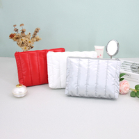 Pochette de maquillage personnalisée en nylon matelassé rembourré noir, imperméable, pour cosmétiques, maquillage, articles de toilette, beauté, soins de la peau