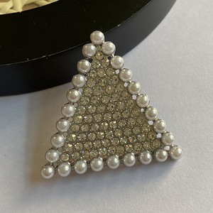 Broche en diamants rouges et perles blanches de haute qualité, broche en diamant personnalisée pour sari, sororité grecque Delta Society - Product Image 6