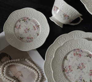 Elegante Juego de Vajilla de Porcelana con Relieve Floral Francés - Platos y Tazas de Cerámica con Rosas Rosadas Vintage para Bodas y Eventos, Venta al Por Mayor - Product Image 2