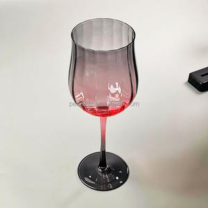 Verres <span class=keywords><strong>à</strong></span> <span class=keywords><strong>vin</strong></span> en forme de <span class=keywords><strong>tulipe</strong></span> personnalisés de 14 oz en gros <span class=keywords><strong>verre</strong></span> de gobelet de <span class=keywords><strong>vin</strong></span> de couleur gris foncé pour Noël Thanksgiving - Product Image 2