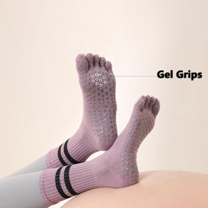 Рекламные индивидуальные толстые пятиносые носки для йоги, Нескользящие антибактериальные хлопковые носки для пилатеса - Product Image 3