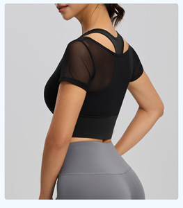Top corto de yoga 2 en 1 de malla para mujer, con sujetador incorporado, top deportivo transpirable para gimnasio, correr, pilates, OEM, ODM - Product Image 4