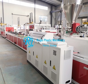 Ligne de production de machines d'extrusion de profilés en <span class=keywords><strong>polystyrène</strong></span> à double vis pour cadre de porte creux en WPC et architrave en PVC - Product Image 1