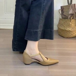 <span class=keywords><strong>Scarpe</strong></span> basse a punta in stile francese <span class=keywords><strong>con</strong></span> tacco nascosto, cinturino sul davanti e design intagliato, ideali per il commuting - Product Image 3