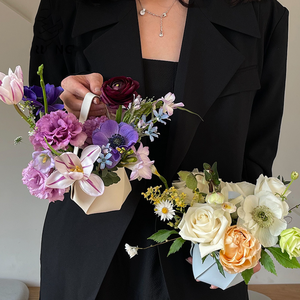 Panier à Fleurs Artificielles Suspendues Panier de <span class=keywords><strong>Jardin</strong></span> en Cuir PU <span class=keywords><strong>Petit</strong></span> Fleuriste Paniers de Cadeaux de Fleurs Florales Pot de Fleurs - Product Image 3
