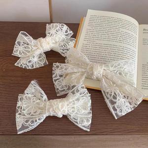 GENYA 2024 Blanc Dentelle Tissu Bride Clip Big Bow Top Hair Clip Beautiful Lace Bow <span class=keywords><strong>noeud</strong></span> <span class=keywords><strong>Barrette</strong></span> pour Femmes Filles - Product Image 2