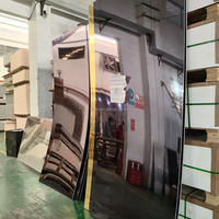 Panneau mural moderne WPC en gros Feuille de miroir en PET dorée imperméable pour hôtel appartement Surface de décoration en bois étanche à l'humidité pour la salle de sport