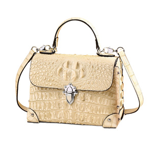 Bolsos de Lujo para Mujer, Estilo Sac Croise, Textura de Cocodrilo, Decoración de Pez, Estilo con Remaches, Elegante para Uso Diario - Product Image 1