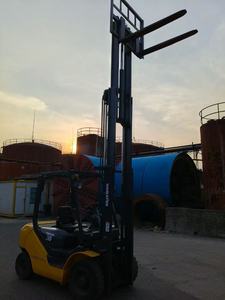 Chariot élévateur diesel Komatsu FD30 de 3 tonnes d'occasion, performant et bien entretenu, chariot élévateur contrepoids pour opérations en entrepôt - Product Image 2