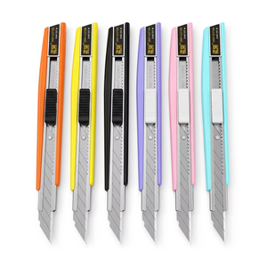 Cutter utilitaire à lame cassable 9 mm, manche en plastique, couleurs assorties, vente en gros d'usine en stock - Product Image 5