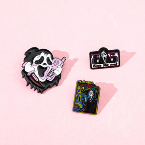 Sming Pin horor film Enamel Pin Halloween Gelap tengkorak logam kerah lencana masker pisau telepon bros Aloi - Product Image 1