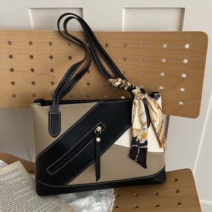 <span class=keywords><strong>Sac</strong></span> fourre-tout color block <span class=keywords><strong>pour</strong></span> <span class=keywords><strong>femme</strong></span>, <span class=keywords><strong>grand</strong></span> <span class=keywords><strong>sac</strong></span> à main en cuir PU avec foulard en soie, <span class=keywords><strong>sac</strong></span> à bandoulière décontracté <span class=keywords><strong>pour</strong></span> le bureau - Product Image 5