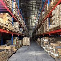 Dalles de moquette antidérapantes modernes 50x50 pour bureaux commerciaux à fort trafic, modulaires carrées avec support PVC, faciles à nettoyer, pour la maison et les voyages