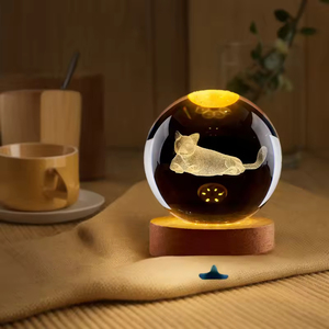 Veilleuses de taille personnalisée avec base en bois Veilleuse à DEL Boule de lumière 3d Sculpture interne Boule de cristal Lumière - Product Image 2