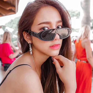 Gafas de Sol de Marco Pequeño Personalizadas y Modernas para Mujer, Modelo 9065, Lentes Negras de PC con Protección UV400, Diseño en Línea Estilo Instagram - Product Image 2