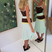 Ensemble deux pièces pour femmes, vêtements d'été, tenues personnalisées pour femmes, ensemble haut court à bretelles spaghetti et jupe midi à blocs de couleur