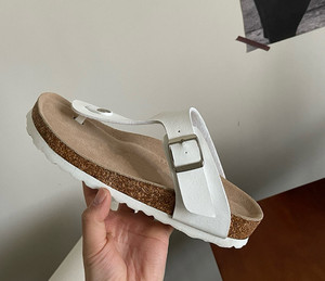 Birkenstocks Pantoufles d'été en cuir personnalisées de luxe Sabots allemands de haute qualité avec semelle extérieure en Tpu Semelle en liège Glissades pour hommes et femmes - Product Image 2