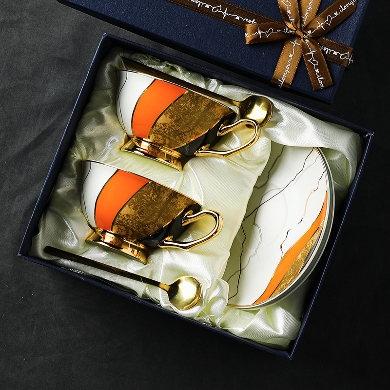 K-2 cups, 2 dishes, 2 spoons gift box