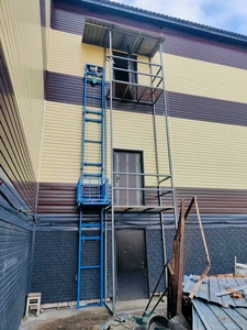 小型电动脚手架升降平台小型高空货物升降机电动升降梯适用于2人乘坐的建筑楼层 - Product Image 1