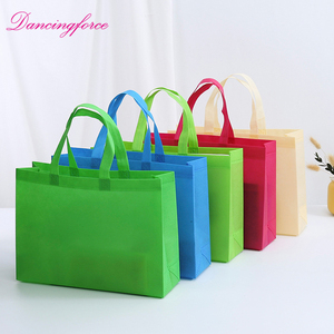 Vente en gros de sacs-cadeaux d'emballage non tissés imprimés sur mesure avec poignée découpée sac à main vêtements sacs à poussière <span class=keywords><strong>services</strong></span> d'entretien de chaussures votre propre - Product Image 2