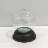Globe à neige en verre soufflé à la main avec base en résine D45mm, édition anniversaire Art Déco, en stock