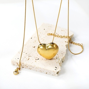Collar con Colgante de Corazón Grueso y Liso, de Acero Inoxidable, Chapado en Oro de 18k, Resistente al Agua y al Deslustre, Estilo Europeo, para Mujer - Product Image 3