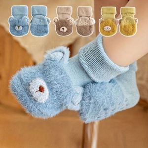 Chaussures et chaussettes chaudes, tendance et durables pour tout-petits, en coton éponge épais pour l'hiver, antidérapantes, avec logo personnalisable - Product Image 6