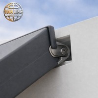 Pergola bioclimatique motorisée Euxine Gat en aluminium avec toit à lames orientables, imperméable, pour jardin extérieur