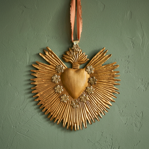 Plaque murale antique en laiton doré Sacré-Cœur |   Décoration vintage mexicaine Ex Voto Cœur enflammé |   Panneau mural catholique Milagros - Product Image 4