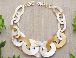 Collier de déclaration coloré moderne élégant bijoux en perles de résine unisexe collier fait main de meilleure qualité pour chaque occasion - Product Image 6