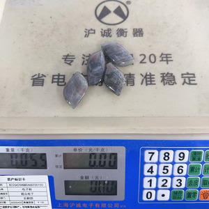 Commercio all'ingrosso di buoni colori a forma libera intagli di cristallo naturale viola Labradorite guarigione foglia di cristallo per fare ciondolo - Product Image 5