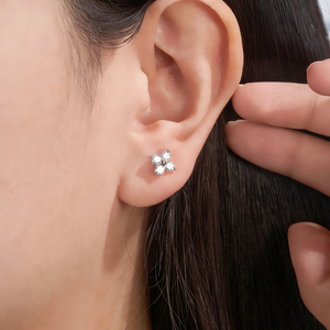 SGARIT Vente en gros Boucles d'oreilles trèfle à quatre feuilles en or 18 carats IGI, taille ronde, cadeau Saint-Valentin, diamant de laboratoire 0.4 0.8 1 carat - Product Image 4
