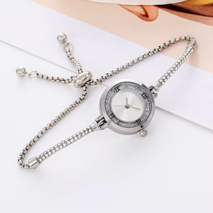 Montre ronde à quartz pour femme à la mode avec bracelet en alliage de diamants étincelants et bracelet réglable - Product Image 3