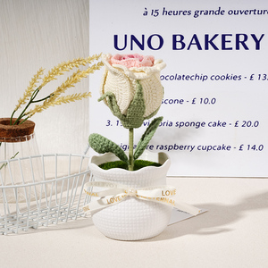 Maceta de rosas de ganchillo hecha a mano, bonita decoración floral de punto con <span class=keywords><strong>detalles</strong></span> delicados para la decoración del hogar y regalo de San Valentín - Product Image 5