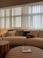 Canapé en tissu blanc de style minimaliste italien, ensemble de canapés durables à trois places disposées en ligne droite pour salons