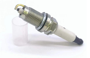 Bougie d'allumage KC8ZMCC de haute qualité d'origine pour American FORD/LINCON/BUICK/DODGE/<span class=keywords><strong>CADIAC</strong></span>/CRYSLER/JEEP Nouveau type de carburant à essence - Product Image 2