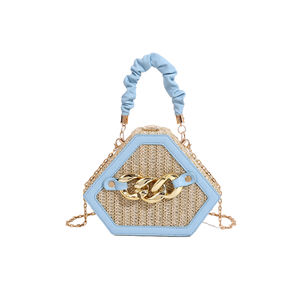 Sac messager en paille tressée, style tendance. La doublure est en PU et est ornée de décorations en chaîne.2184 - Product Image 6