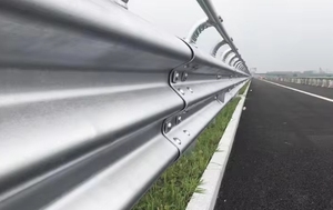 Autoroute en <span class=keywords><strong>acier</strong></span> <span class=keywords><strong>galvanisé</strong></span> à chaud à faible coût w système de poutre garde-corps en métal pour l'afrique du sud - Product Image 5