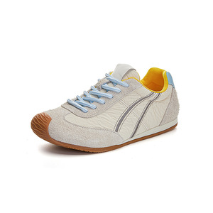 Chaussures plates décontractées pour femmes de qualité supérieure avec des couleurs rêveuses, design rayé simple, respirantes pour les activités de plein air en automne et au printemps - Product Image 1