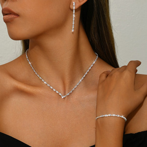 Set di Collana, <span class=keywords><strong>Orecchini</strong></span> e Bracciale Punk in Lega con Pietre Naturali Scintillanti, Stile Europeo-Americano - Lusso Femminile JOYE - Product Image 1