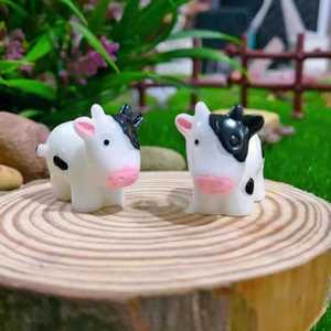 Figurines de vache miniatures, ornements d'animaux blancs peints à la main pour terrarium, bonsaï, décorations succulentes - Product Image 4