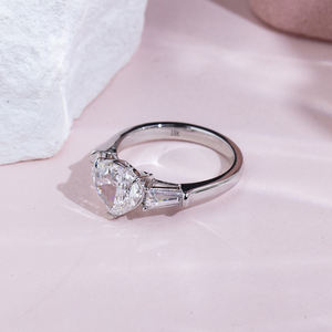 Anillo de Diamantes Cultivados en Laboratorio con Forma de Corazón en Oro de 18K Messi Jewelry MSR-1790 - Product Image 2