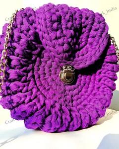 Sac bandoulière en macramé tressé à la main, motif coquillage, style gothique, idéal pour la Saint-Valentin, en vente - Product Image 6