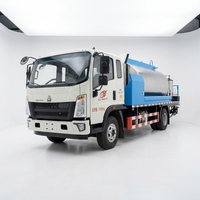 Camion pulvérisateur de bitume HOWO de 6 m³, largeur de pulvérisation de 1,2 à 4,5 m, distributeur d'asphalte isolé pour la construction routière