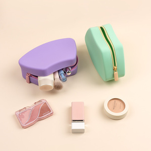 Borse di Tendenza 2026: Pochette Trucchi in Silicone a Forma di Nave, Beauty Case <span class=keywords><strong>da</strong></span> Viaggio in Silicone, Organizer <span class=keywords><strong>da</strong></span> Viaggio con Cerniera per Ragazze - Product Image 1