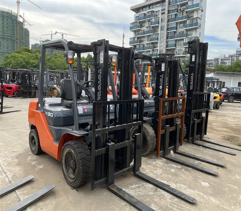 Obral besar TOYOTA asli Jepang 3 ton 8FD30 forklift diesel bekas kualitas tinggi harga murah