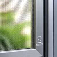 Интегрированное распашное окно с москитной сеткой 	 Интегрированная сетка высокой плотности для защиты от насекомых и вентиляции