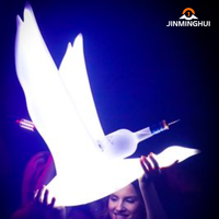 Présentoir de bouteille de vodka en acrylique personnalisé LiqVis en forme d'oie, avec logo, blanc et gris, avec LED, pour la publicité dans les boîtes de nuit et les fêtes